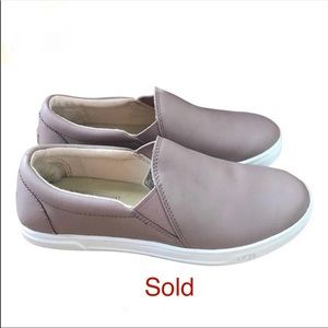 Women’s UGG Kitlyn leather dust pink shoes new